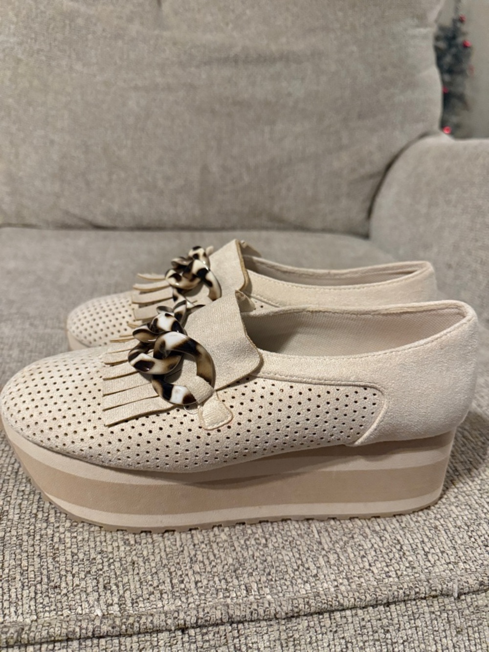 Pierre Dumas Beige Platform Slip-On Loafer with Tortoiseshell Chain Size 7.5M